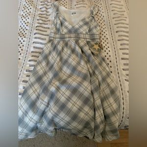 Converse casual dress, never worn before, the tags are still on.